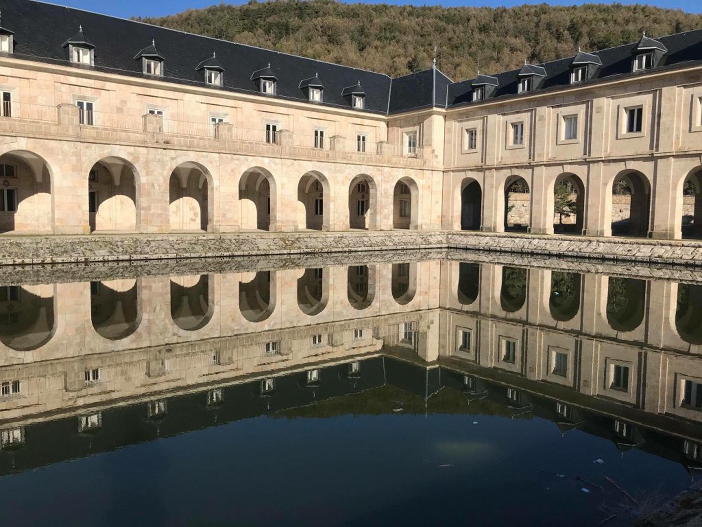 Hotel Hospedería Santa Cruz San Lorenzo de El Escorial Exterior foto