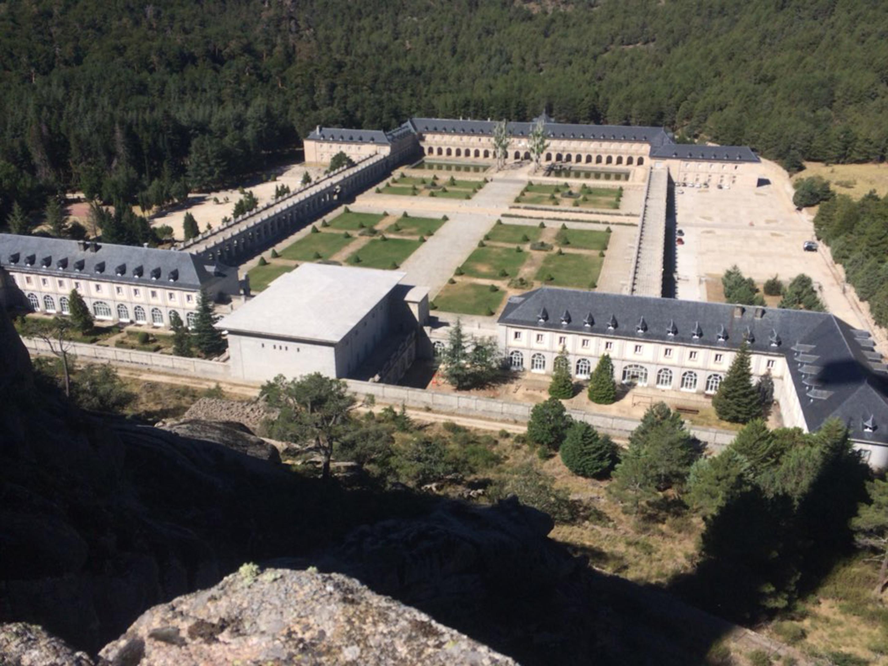 Hotel Hospedería Santa Cruz San Lorenzo de El Escorial Exterior foto